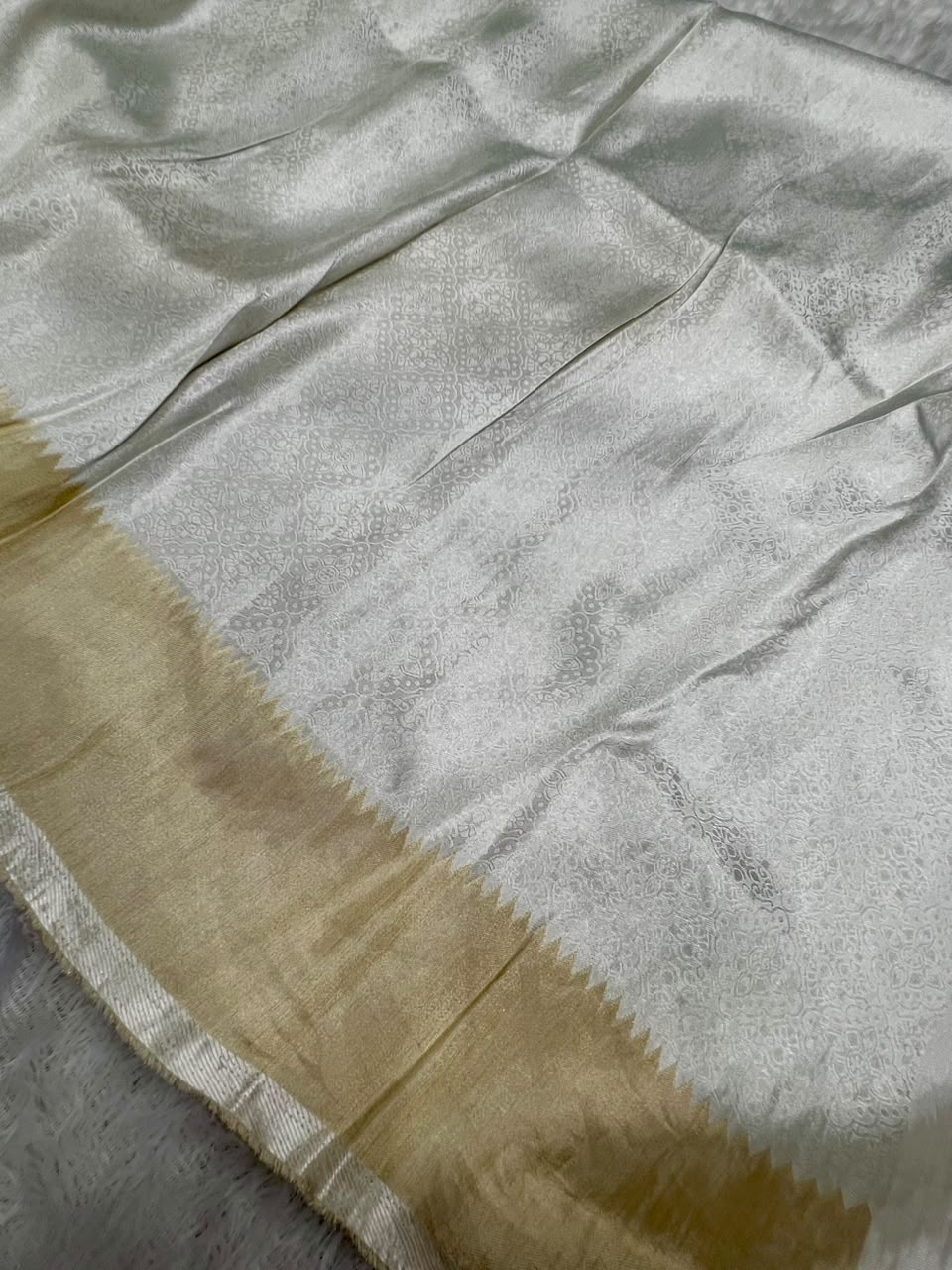 Anula Nexus Ivory White Pure Viscose Saree With Heavy Beads Work Border & Designer Stitched Blouse-10