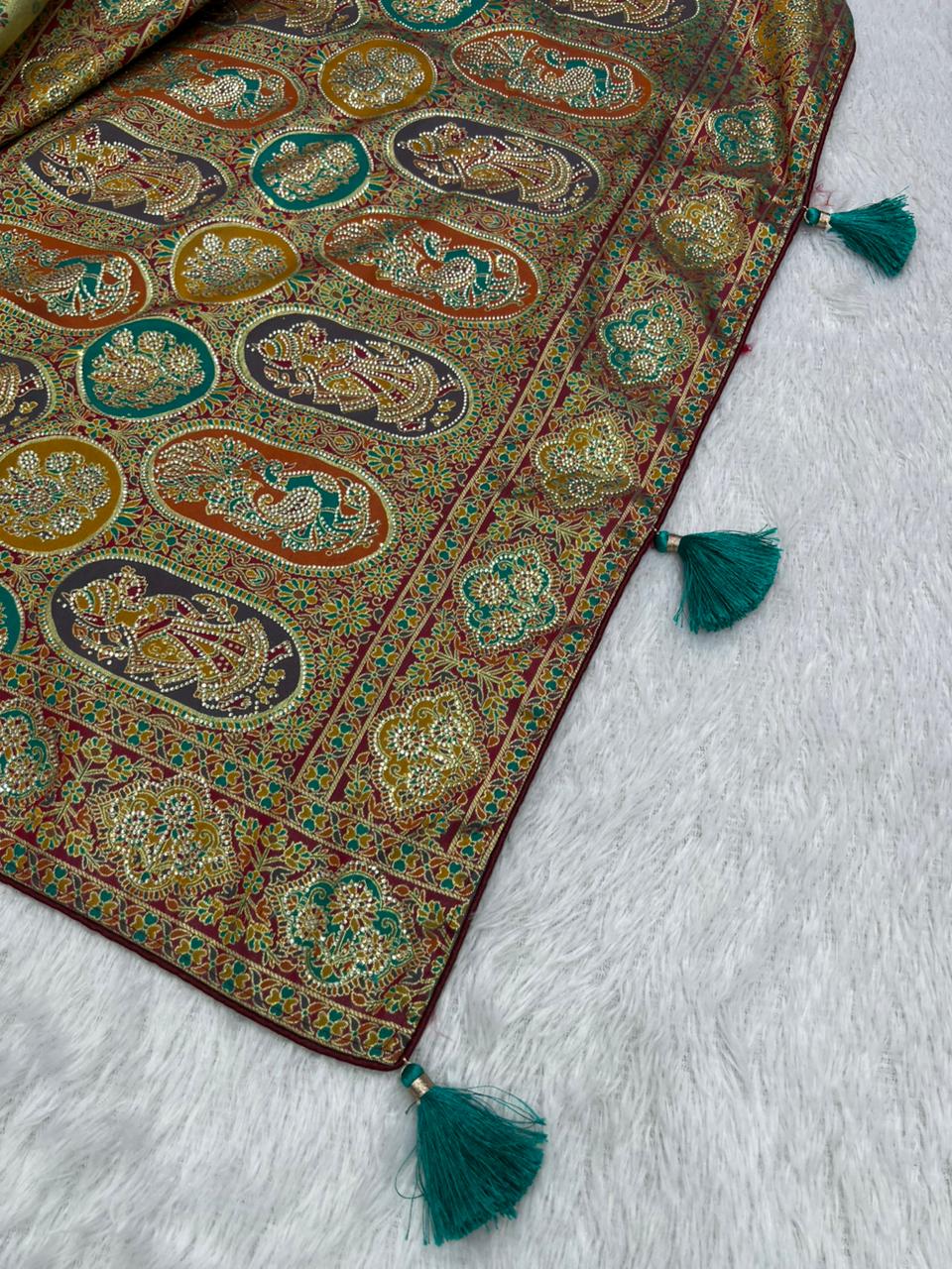 Anula_Nexus_Mint_Gold_Position_Tissue_Saree_With_Royal_Heritage_Motifs_Designer_Border_Tassel_Pallu_Unstitched_Blouse-3