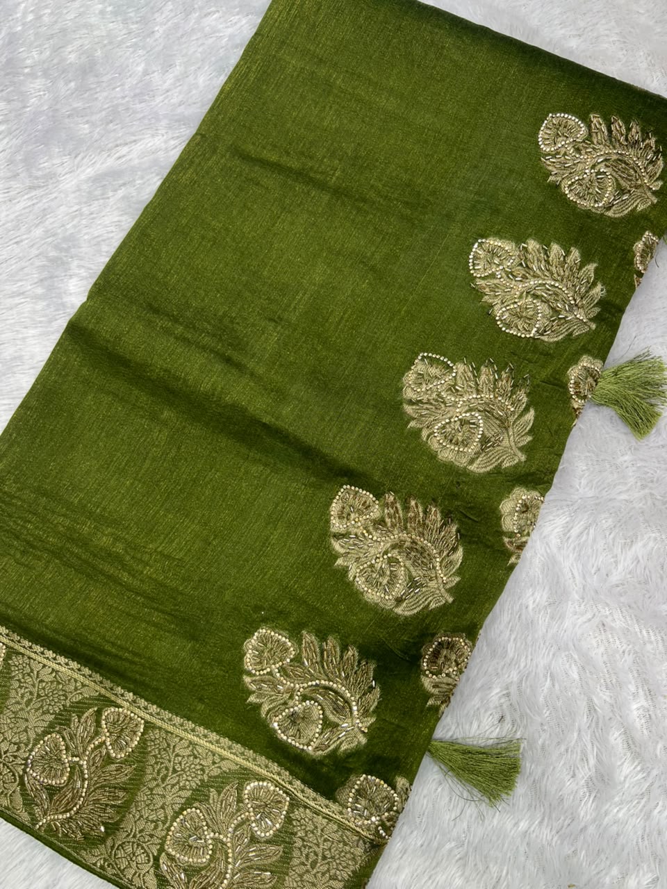 Anula Nexus Olive Green Premium Linen Saree With Heavy Handwork, Designer Woven Border & Tassel Detailing, Matching Unstitched Blouse Piece Included-4