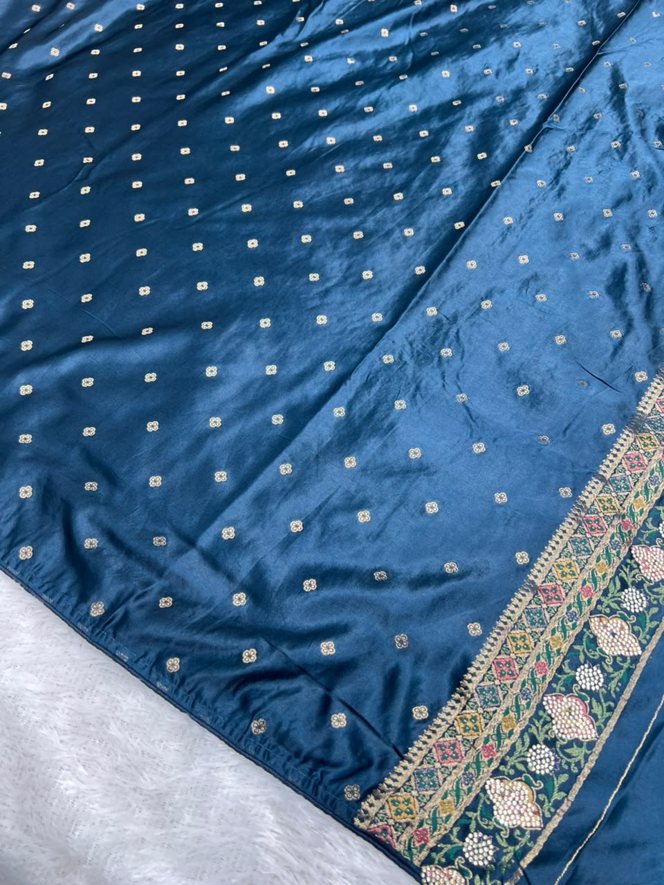 Anula Nexus Premium Kashmiri Satin Saree for Women | Peacock Blue & Sea Green Rich Woven Designer Saree With Heavy Pallu & Unstitched Blouse Piece-6