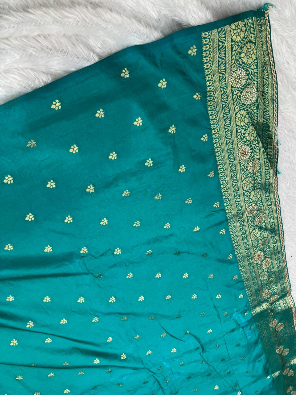 Anula Nexus Premium Viscose Bandhani Saree For Women | Peacock Green Designer Saree With Heavy Zarkhan Work & Tassels | Wedding & Festive Wear | Unstitched Blouse Piece-4