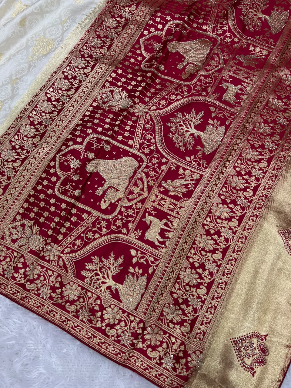 Anula Nexus Red White Zarkhan Woven Viscose Satin Saree With Stitched Designer Blouse and Unstitched Blouse Piece-10