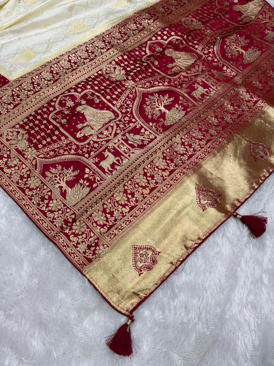Anula Nexus Red White Zarkhan Woven Viscose Satin Saree With Stitched Designer Blouse and Unstitched Blouse Piece-4