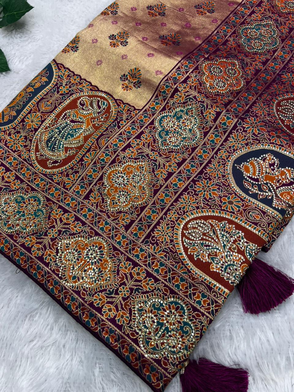 Anula_Nexus_Royal_Wine_Gold_Position_Tissue_Saree_With_Heritage_Motifs_Designer_Woven_Border_Tassel_Pallu_Unstitched_Blouse_Piece-8