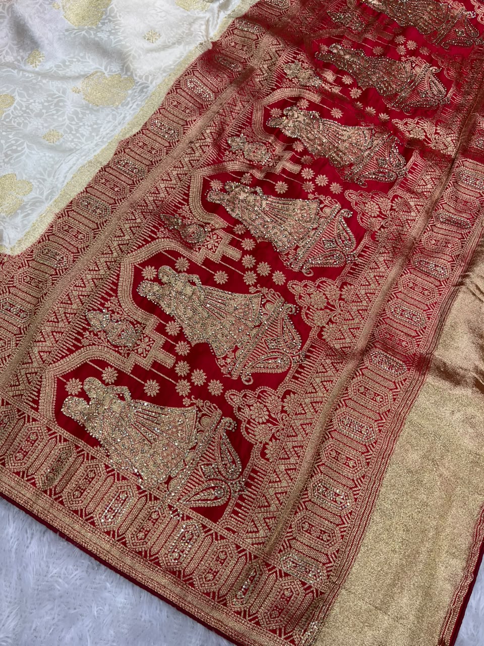 Anula Nexus Royal Zarkhan Viscose Satin Saree With Heavy Embroidered Stitched Blouse & Unstitched Blouse Piece (Ivory White & Ruby Red)-11
