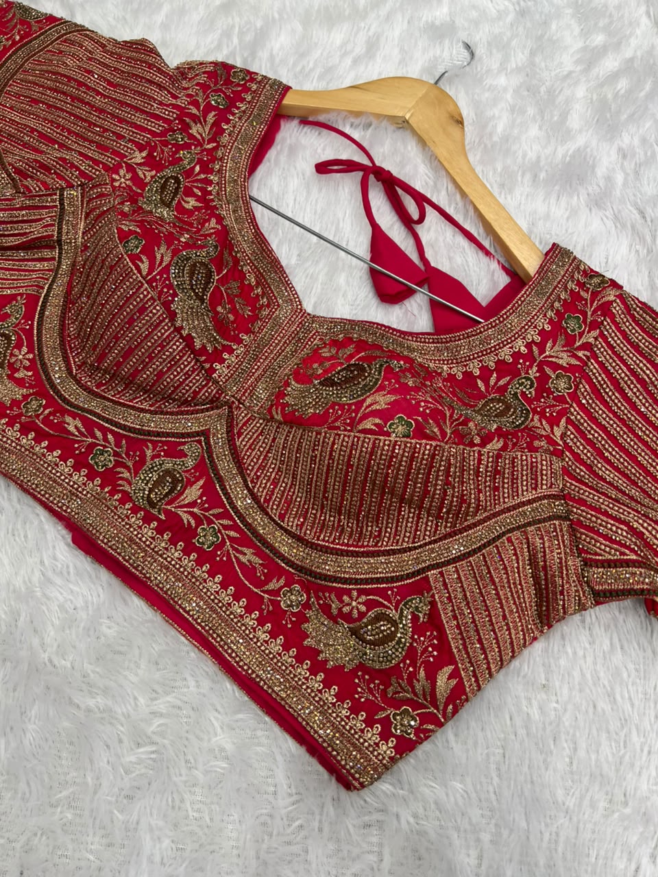 Anula Nexus Royal Zarkhan Viscose Satin Saree With Heavy Embroidered Stitched Blouse & Unstitched Blouse Piece (Ivory White & Ruby Red)-8