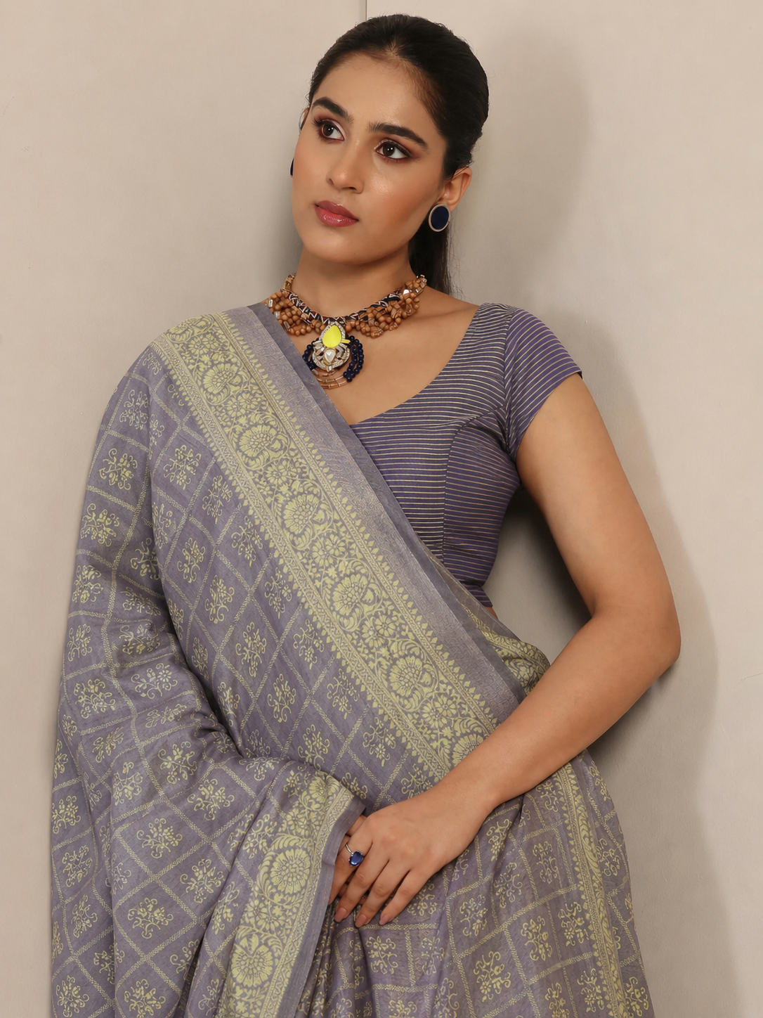 Dusty Lavender Cotton Saree With Floral Butta Weaving, Rich Zari Pallu & Matching Unstitched Blouse Piece